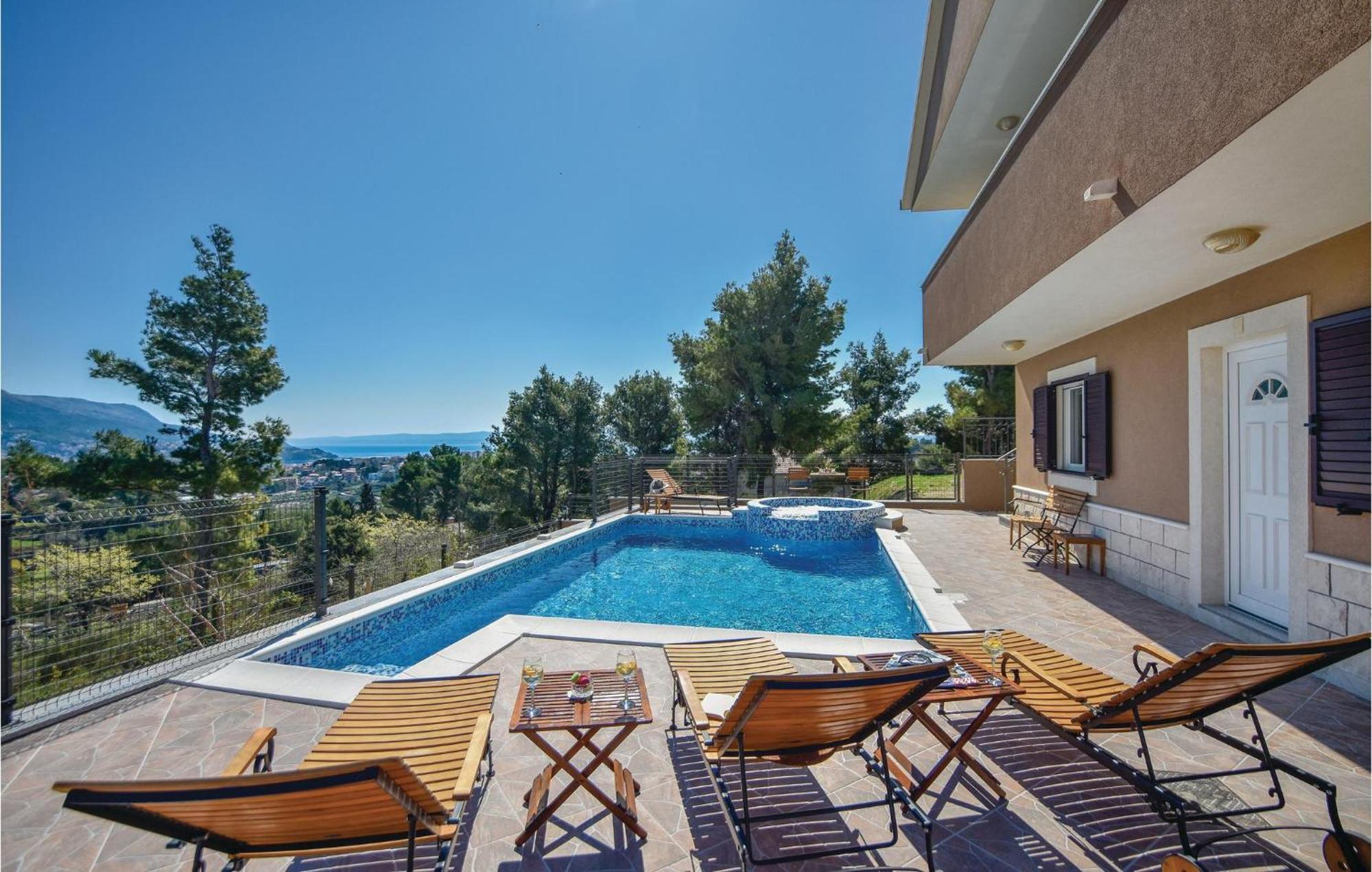 Lovely Home In Split With Jacuzzi Exterior photo