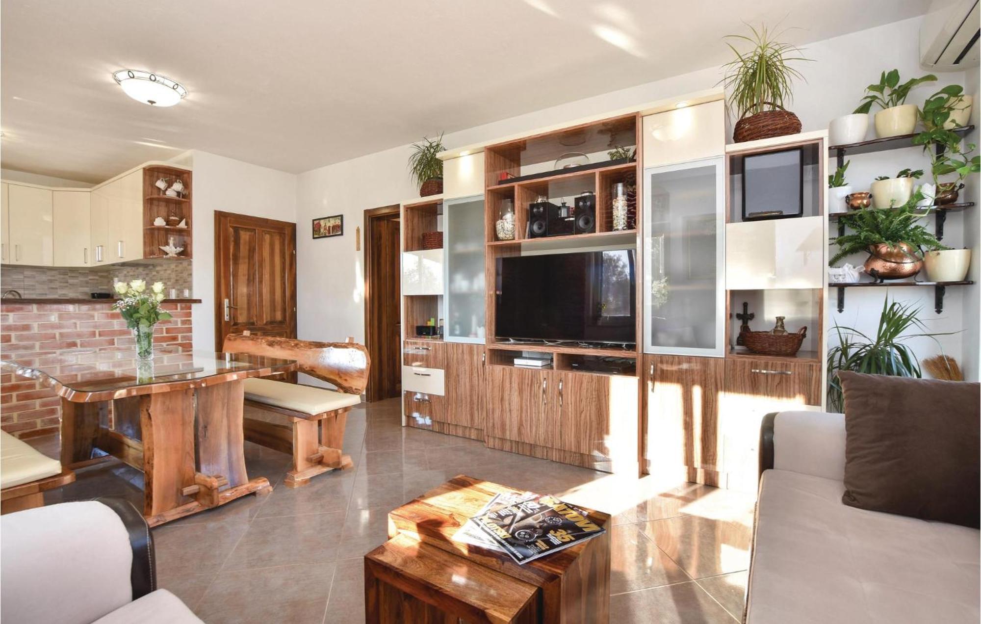 Lovely Home In Split With Jacuzzi Exterior photo