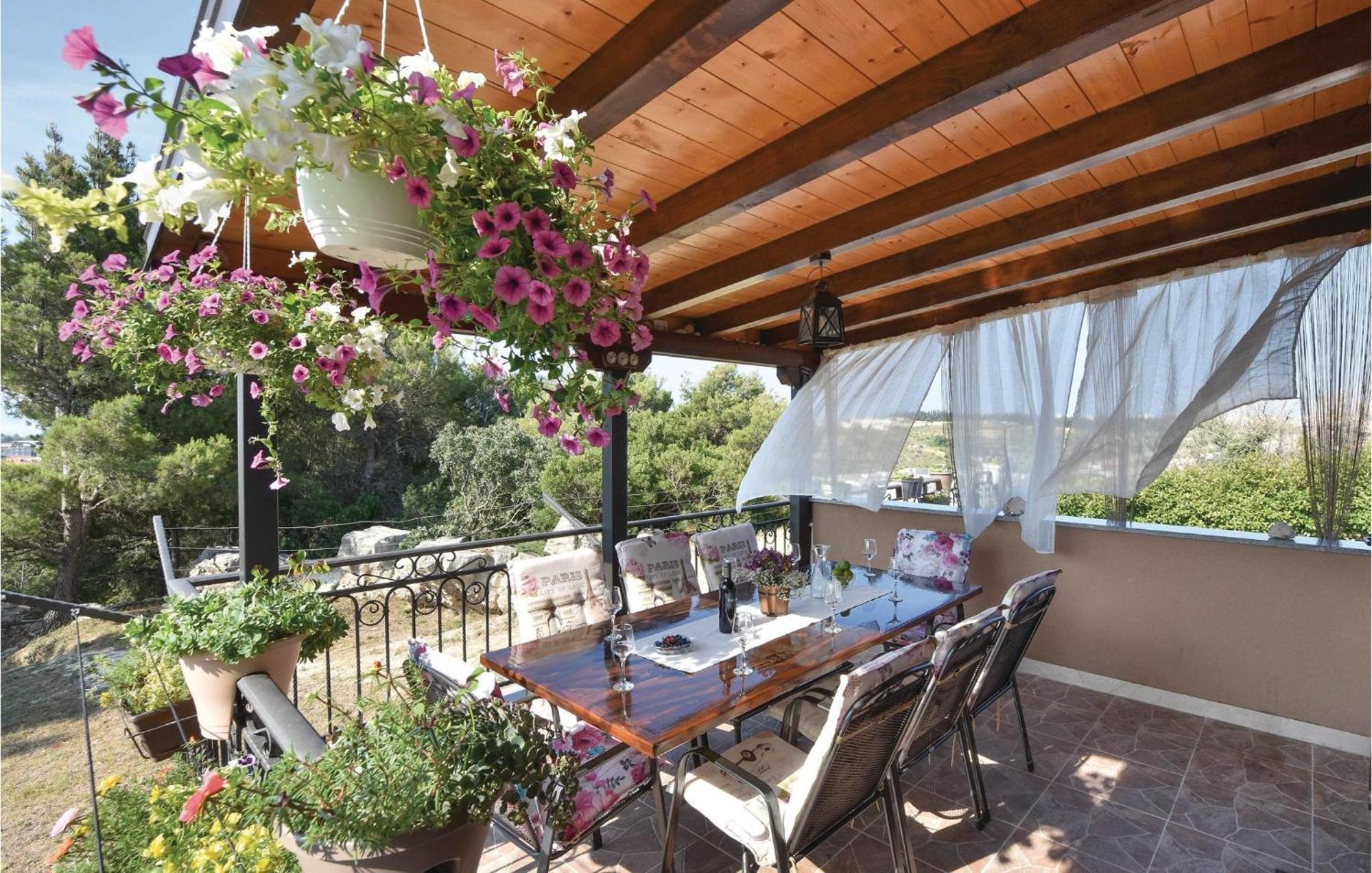 Lovely Home In Split With Jacuzzi Exterior photo