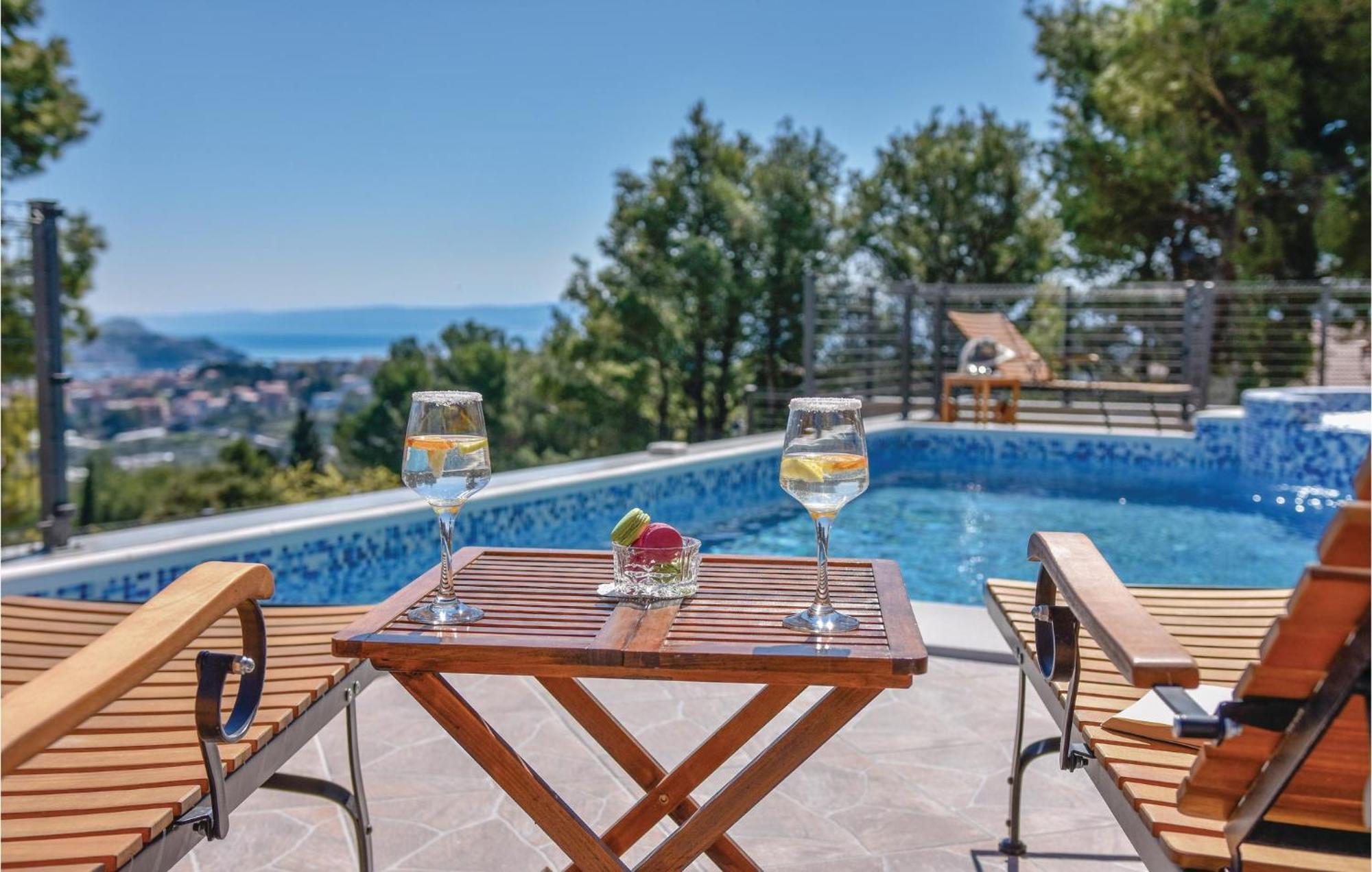 Lovely Home In Split With Jacuzzi Exterior photo