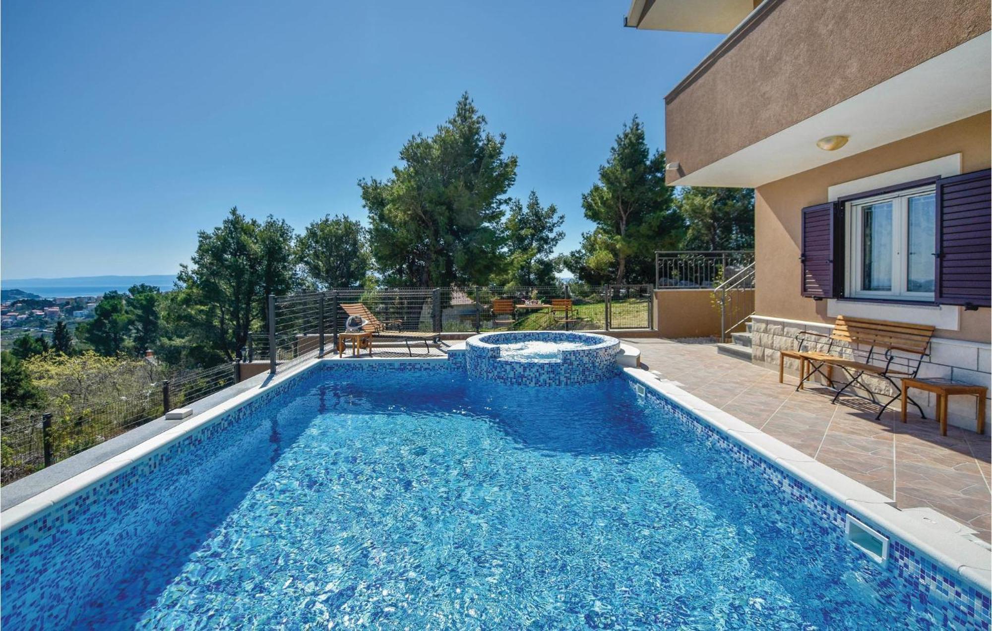 Lovely Home In Split With Jacuzzi Exterior photo